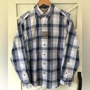 NWT Eddie Bauer “Mr on the go Poplin” long sleeve shirt. Size Small Men’s.